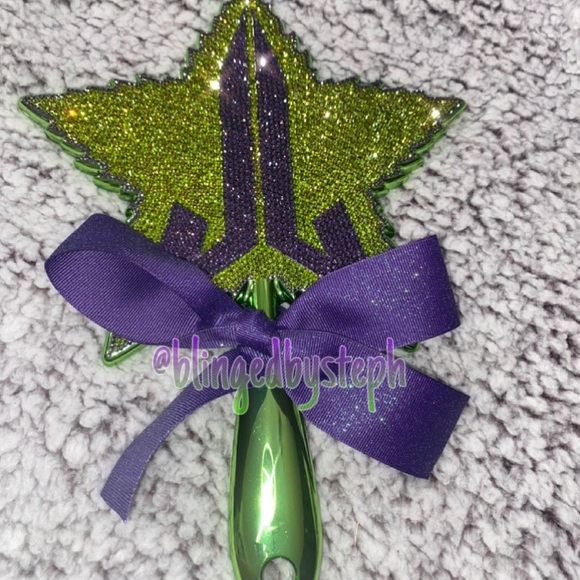 SOLD‼️ Jeffree Star green chrome mirror - Picture 2 of 2